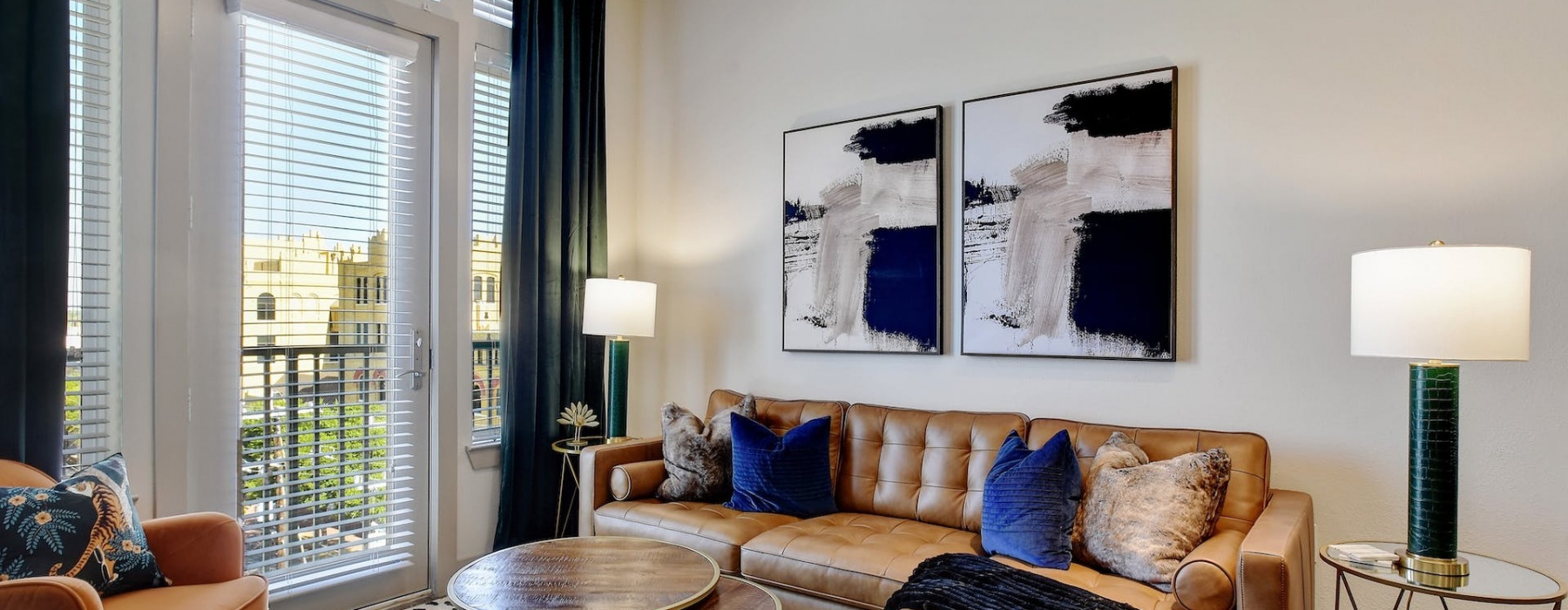 SPaciou living room with San Antonio Art Museum views